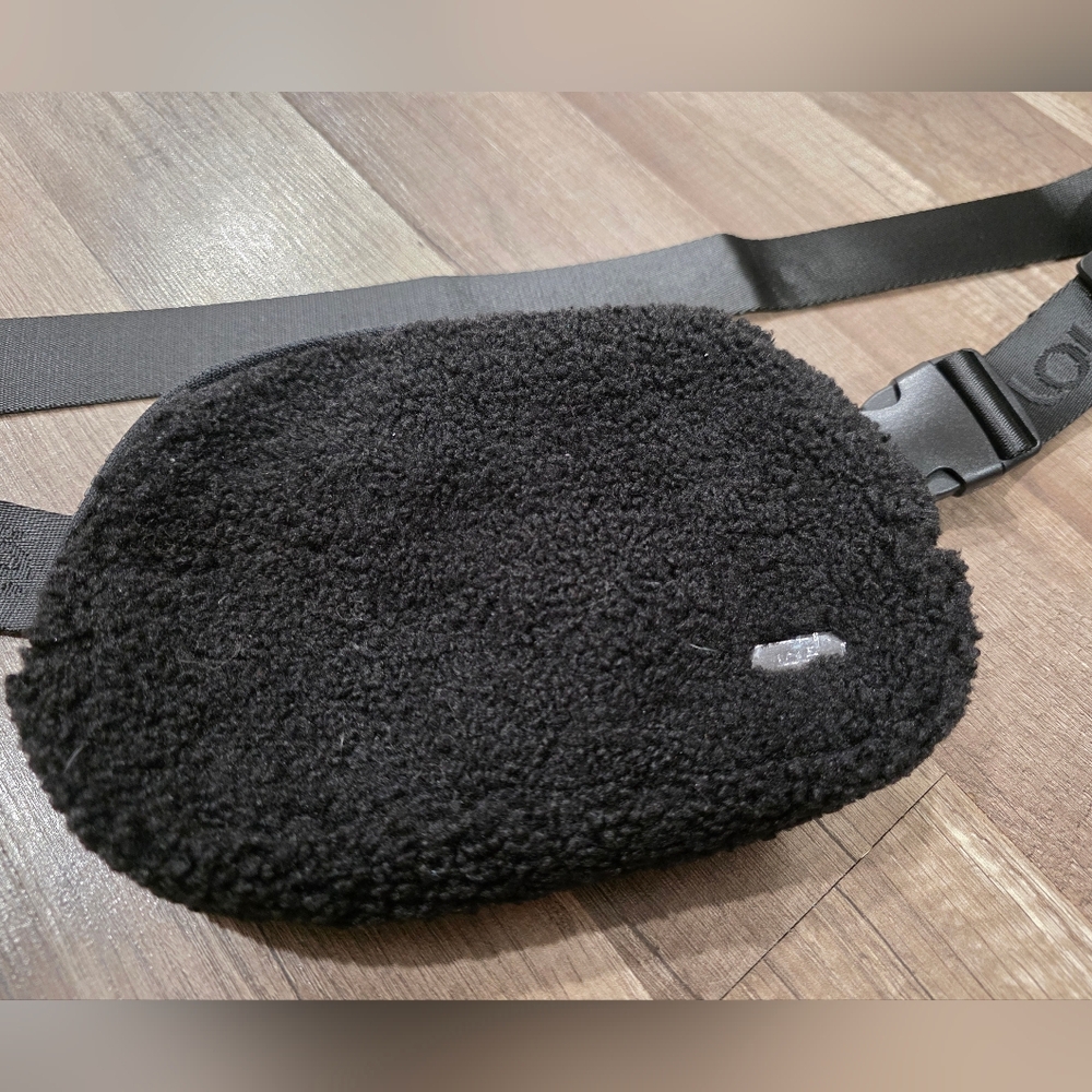 LOLE lululemon Fuzzy Furry Sling Bag Fanny Pack Black Bum Bag Y2k Lounge Boho